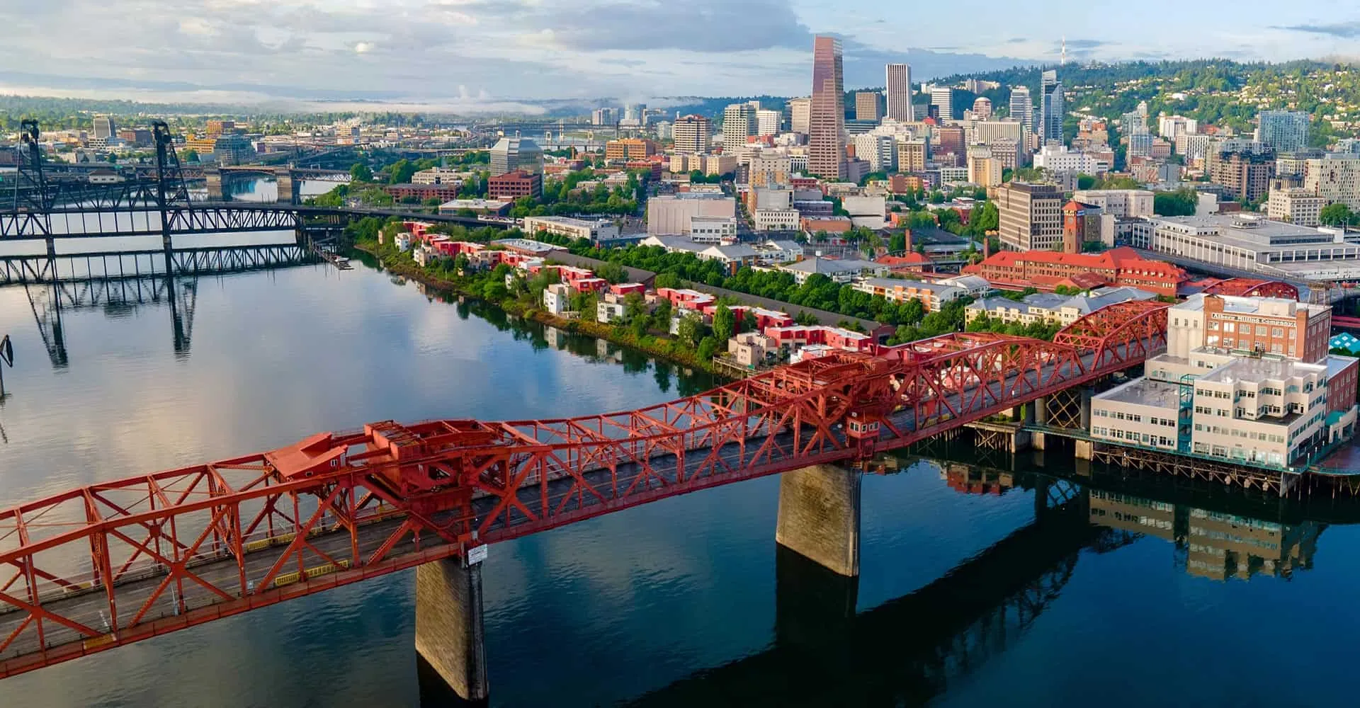 Aerial view of Portland, Oregon — Broadway Bridge and downtown skyline
